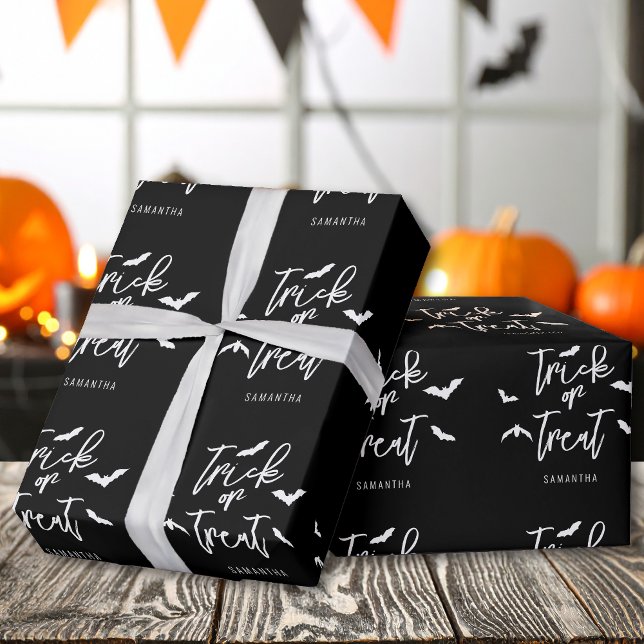 Fledermäuse und Trick- oder Treattypografie Hallow Geschenkpapier (Von Creator hochgeladen)