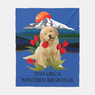Fleece-umfassender goldener Retriever Fleecedecke