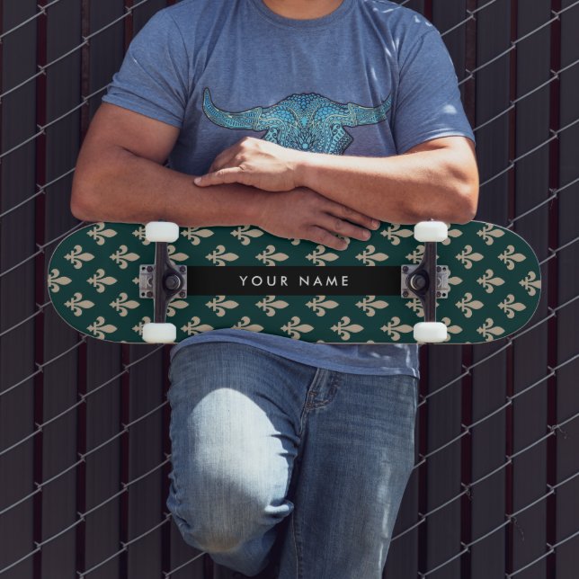 Fleur de Lis, Beige auf Grün, Royal, Ihr Name Skateboard (Außenbereich 3)