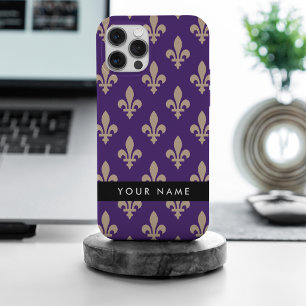 Fleur de Lis, Beige auf Lila, Königlich, Ihr Name iPhone 15 Pro Max Hülle