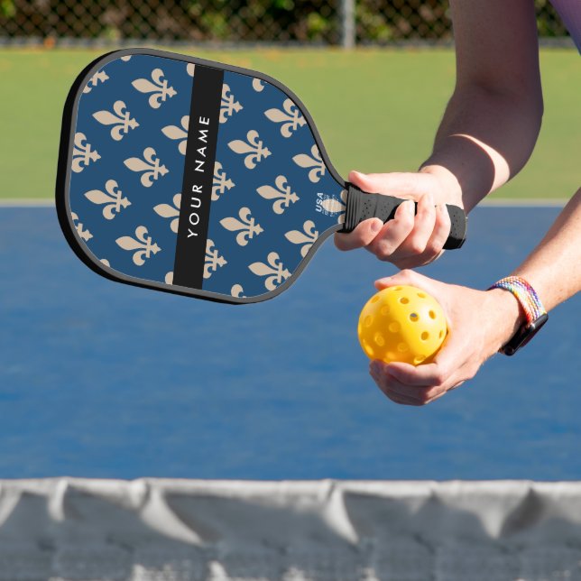 Fleur de Lis, Beige on Navy Blue, Royal, Your Name Pickleball Schläger (InSitu)