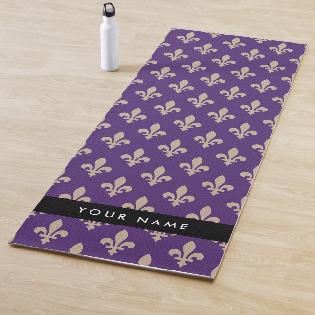 Fleur de Lis, Beige on Purple, Royal, Your Name Yogamatte (Beispiel)