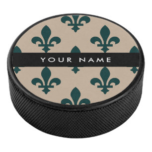 Fleur de Lis, Grün auf Beige, Royal, Ihr Name Eishockey Puck