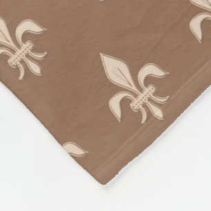 Fleur de Lis in Hellbeige auf Taupe-Braun Fleecedecke