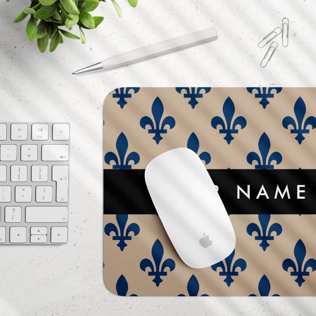 Fleur de Lis, Marineblau auf Beige, Royal, Ihr Nam Mousepad (Von Creator hochgeladen)