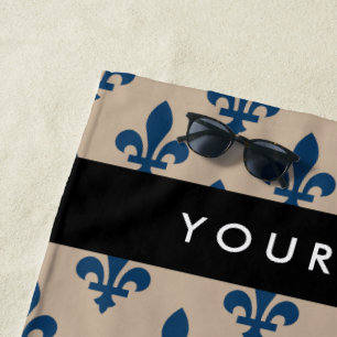 Fleur de Lis, Marineblau auf Beige, Royal, Ihr Nam Strandtuch