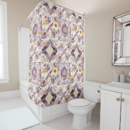 Fliederfarbene Patchwork-Quiltdecke im rustikalen  Duschvorhang