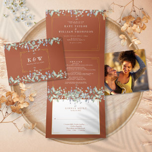 Fliederlaub Terrakotta-Monogramm-Foto-Hochzeit Dreifach Gefaltete Einladung