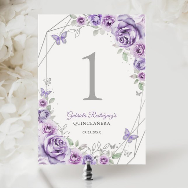 Fliederlila silberne Blumen-Quinceanera Tischnummer (Von Creator hochgeladen)