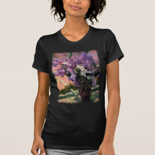 Fliedern in einem Fenster durch Mary Cassatt T-Shirt