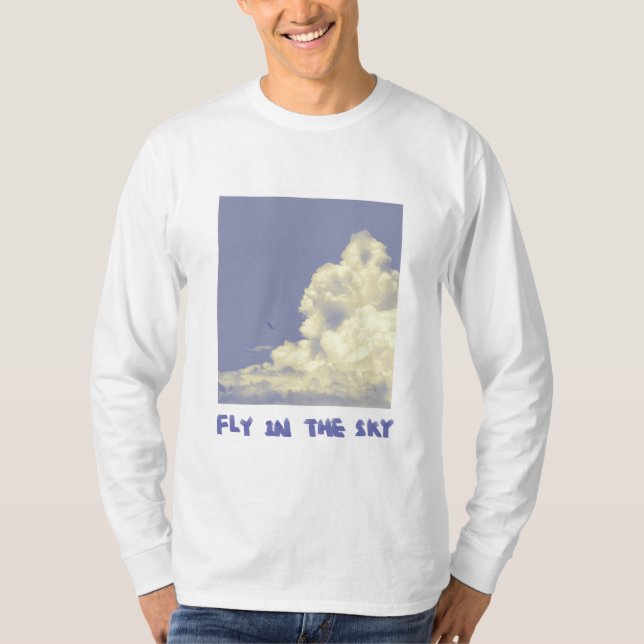 Fliegen am Himmel T-Shirt (Vorderseite)