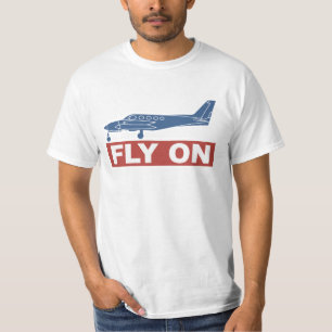Fliegen im Flugzeug T-Shirt