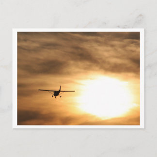Fliegen in die Sonne Postkarte