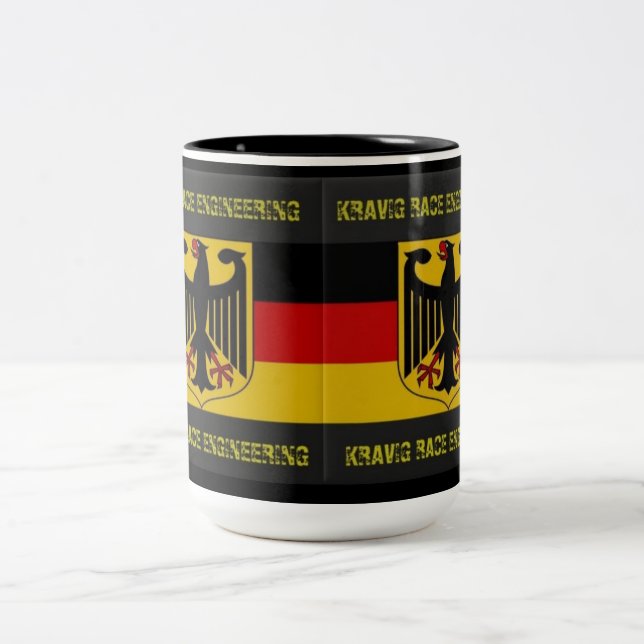 FLIEGEN SIE IHR FLAG DEUTSCHES RACING-DESIGN  ZWEIFARBIGE TASSE (Mittel)