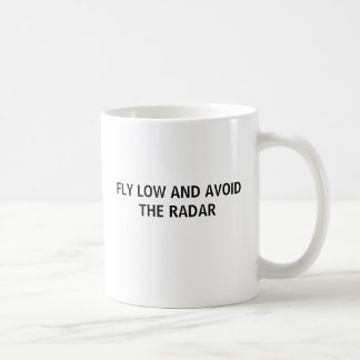 FLIEGEN SIE NIEDRIG UND VERMEIDEN SIE DAS RADAR TASSE