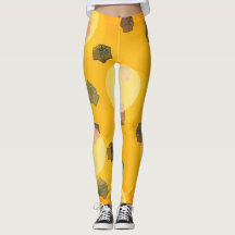 Fliegende Bücher in goldenen Leggings