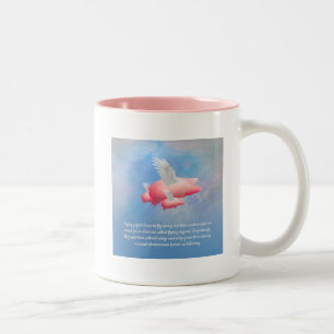 Fliegende Ferkel fliegen mit ihrer Mutter Zweifarbige Tasse
