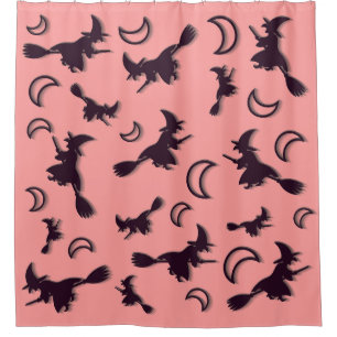 Fliegende Hexe zwischen Halbmond in der Halloween- Duschvorhang