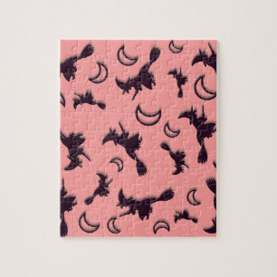 Fliegende Hexe zwischen Halbmond in der Halloween- Puzzle