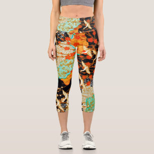 FLIEGENDE KRÄNE MIT FRÜHBLUMEN CAPRI LEGGINGS