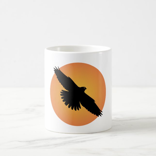 Fliegender Adler vor der Sonne Kaffeetasse (Mittel)