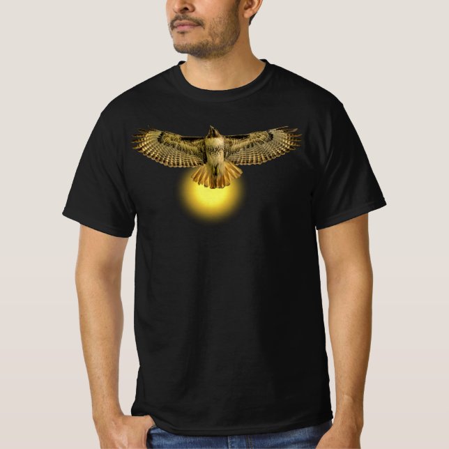 Fliegender Habicht in der Sonne T-Shirt (Vorderseite)