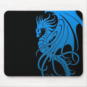 Fliegender Stammes- Drache - Blau auf Schwarzem Mousepad