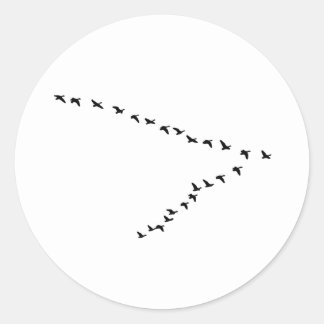 Fliegendes Gänse "V" Formation Runder Aufkleber
