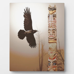 Fliegendes Raven & Totem Pole Fantasy Art Fotoplatte