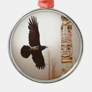 Fliegendes Raven & Totem Pole Fantasy Art Silbernes Ornament
