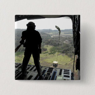 Flieger passt ein Praxisbündel auf zu fallen Button