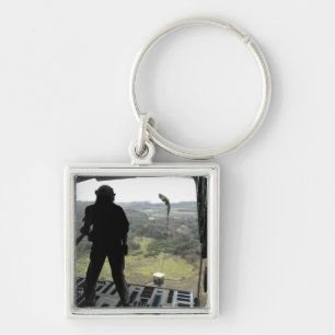 Flieger passt ein Praxisbündel auf zu fallen Schlüsselanhänger