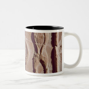 Fliese, die Adam und Eve, römisch darstellt Zweifarbige Tasse