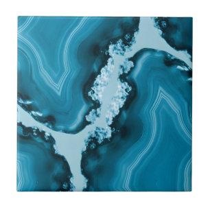 Fliesen aus zeitgenössischen Blumenmotiven