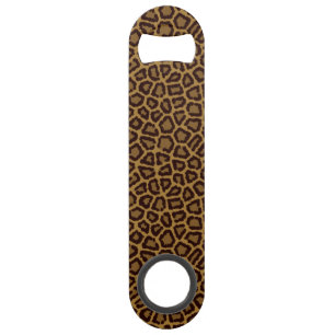 Fliesenhintergrund mit einem Leopardpelz Speedflaschenöffner