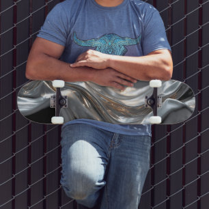 Fließende Silber- und Gold-Metallic Skateboard