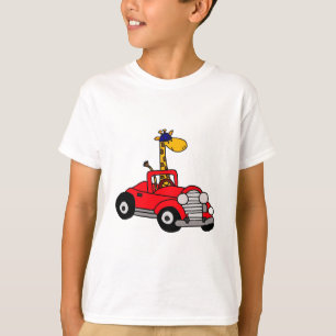 Flippige Giraffe, die rotes Kabriolett fährt T-Shirt