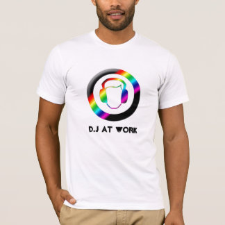 Flippiger Regenbogen D.J AN ARBEIT T-Shirt