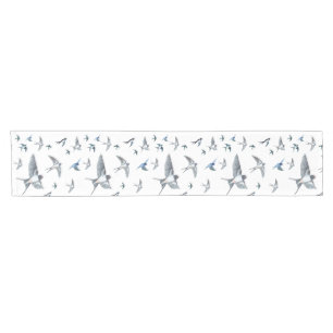 Flock of Fly Swallow Birds Illustration Kurzer Tischläufer