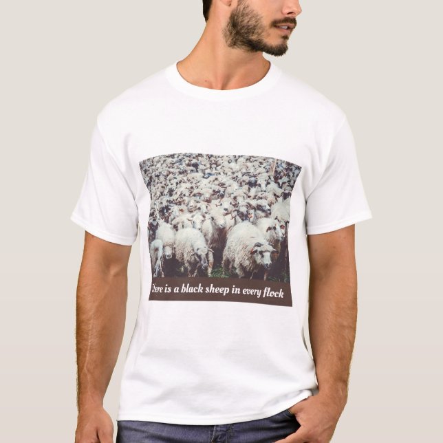 Flock von weißen und schwarzen Schafen T-Shirt (Vorderseite)