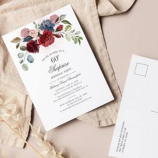 Floral 60. Geburtstag Burgundy Überraschung Party Einladungspostkarte