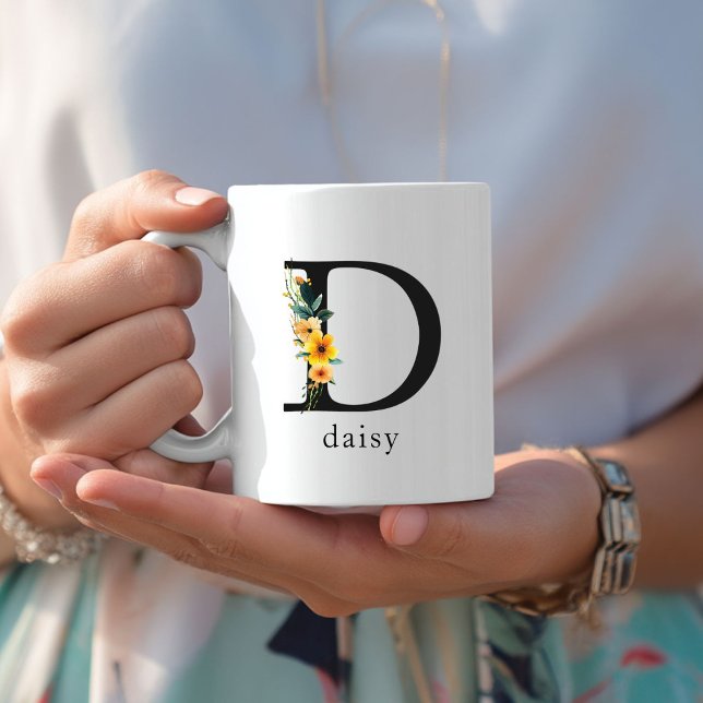 Floral-D-Monogramm-Tasse mit bearbeitbarem Namen Kaffeetasse (Floral D Monogram Mug with Editable Name. Yellow, Orange & Greenery Watercolor Flowers.)