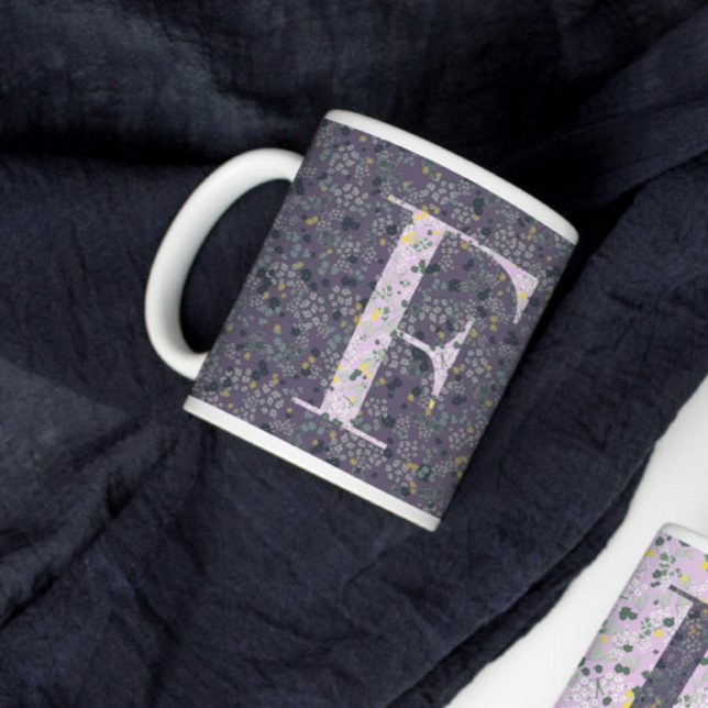 Floral Elegante Klasse Monogram F lila mit einer P Kaffeetasse (Von Creator hochgeladen)