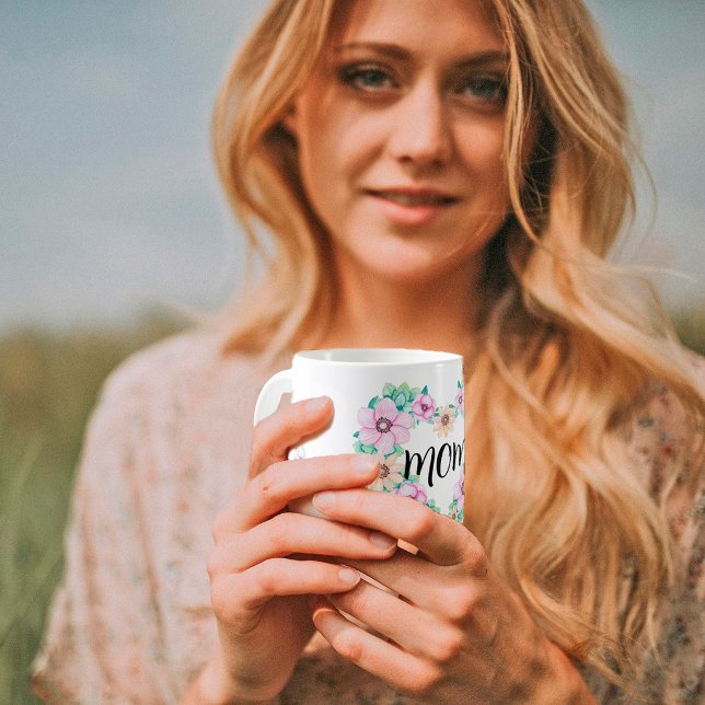 Floral Heart and bouquets with MOM text Mug Kaffeetasse (Von Creator hochgeladen)