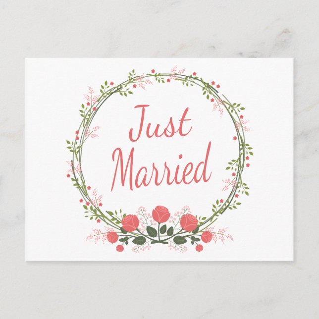 Floral Just Married Rose Wreath Pink Red Wedding Ankündigungspostkarte (Vorderseite)