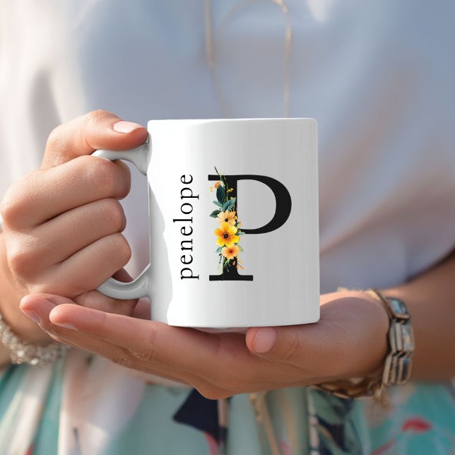 Floral-P-Monogramm-Tasse mit bearbeitbarem Namen Kaffeetasse (Floral P Monogram Mug with Editable Name. Yellow, Orange & Greenery Watercolor Flowers.)