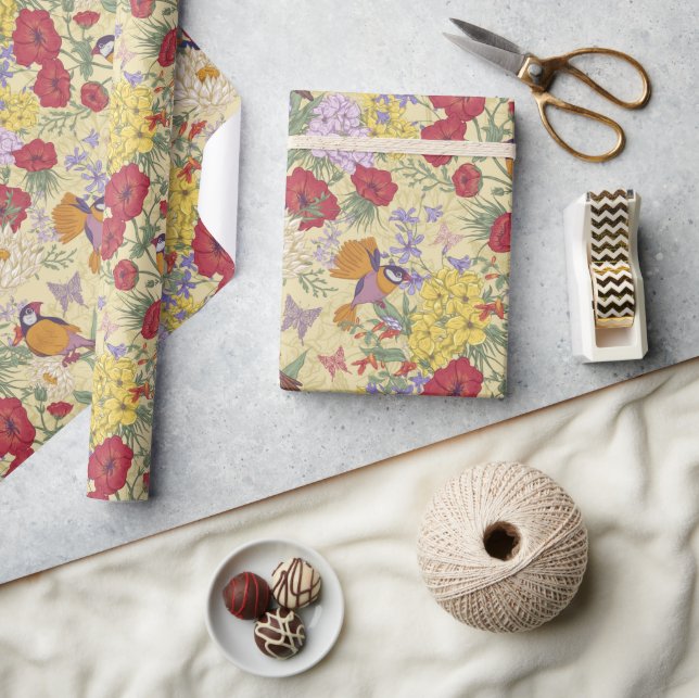 Floral Pattern Hydrangea Lilac Bluebell Birds Geschenkpapier (Kunsthandwerk)