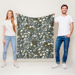 Floral pattern on  dusty blue-gray background fleecedecke