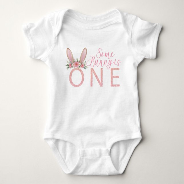 Floral Pink Bunny First Birthday Bodysuit Baby Strampler (Vorderseite)