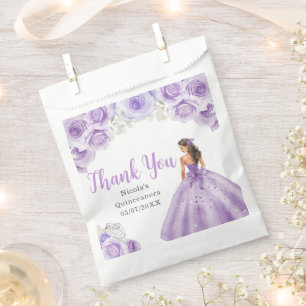 Floral Princess im staubigen lila Kleid Quinceaner Geschenktütchen